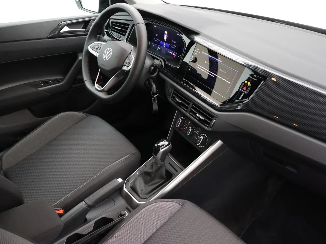 Volkswagen-Polo-image-2