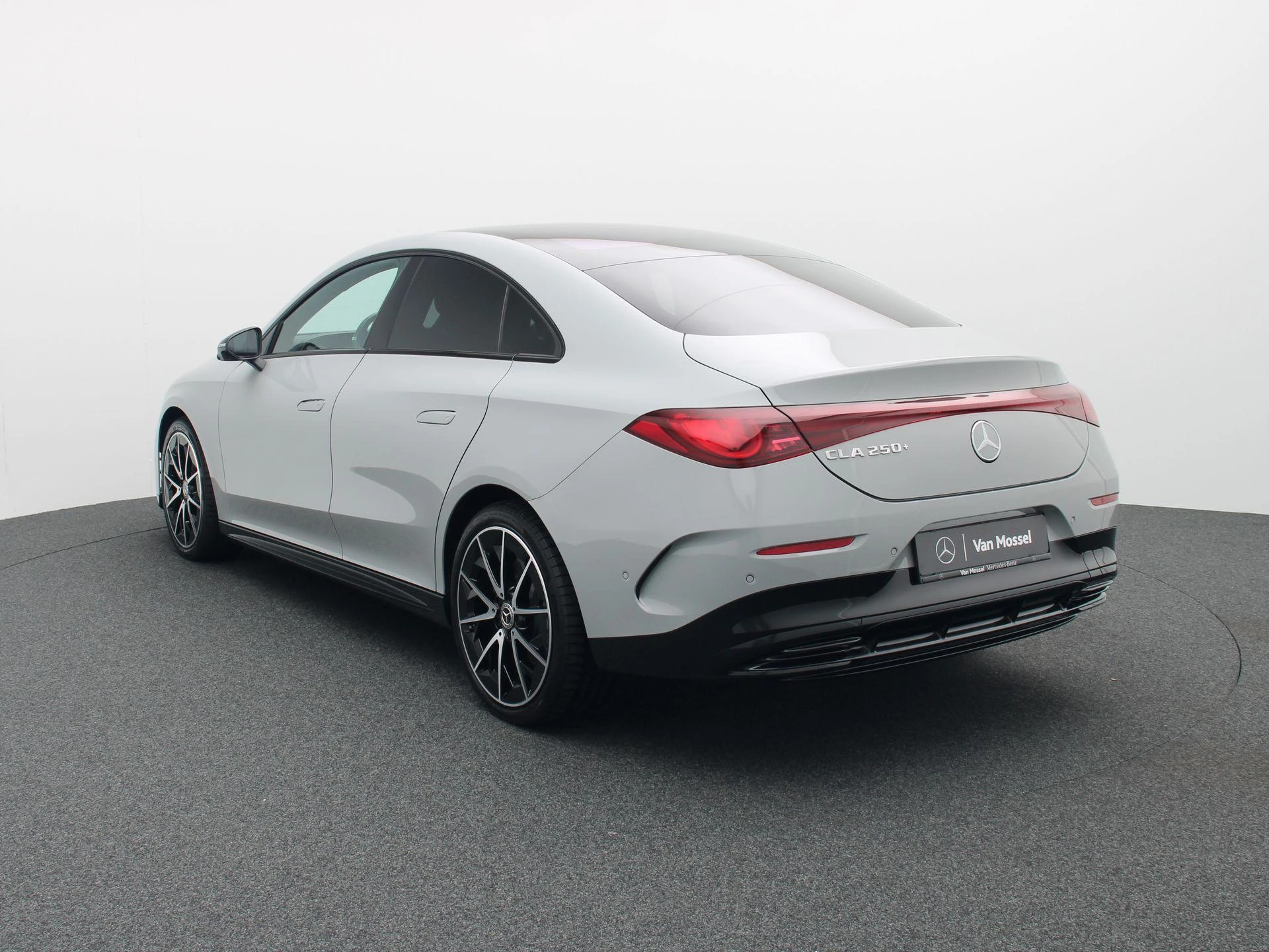 Mercedes-Benz-CLA-image-1