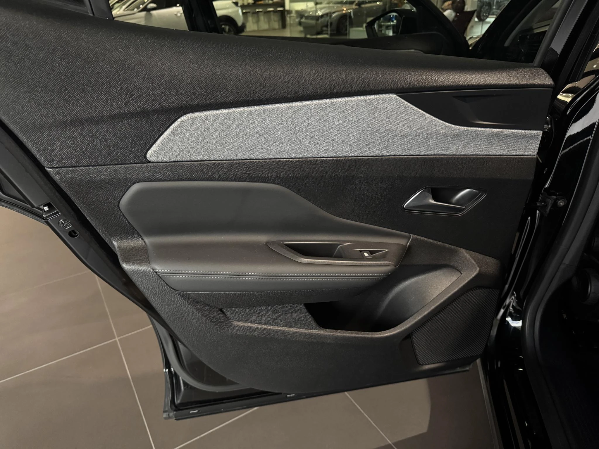Peugeot 408 1.2 Hybrid 145 e-DCS6 Allure