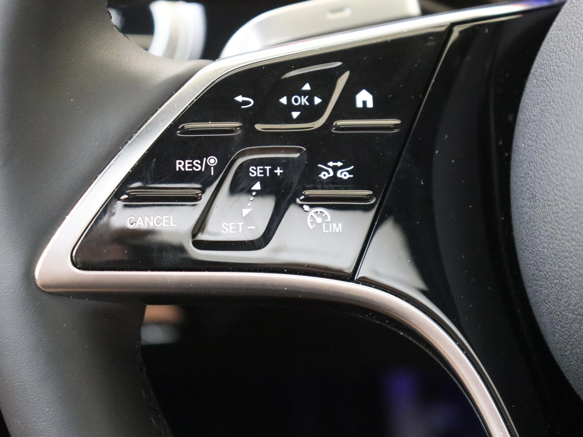Mercedes-Benz-E-Klasse-image-12