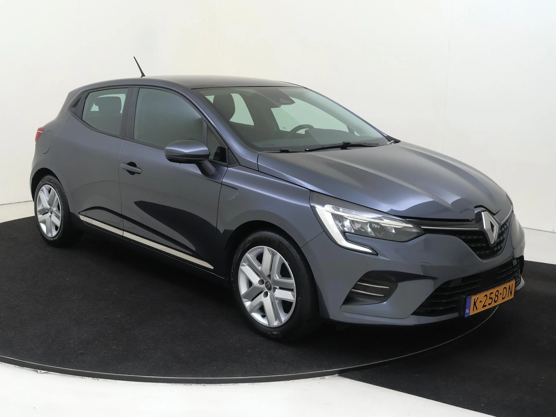 Renault-Clio-image-2