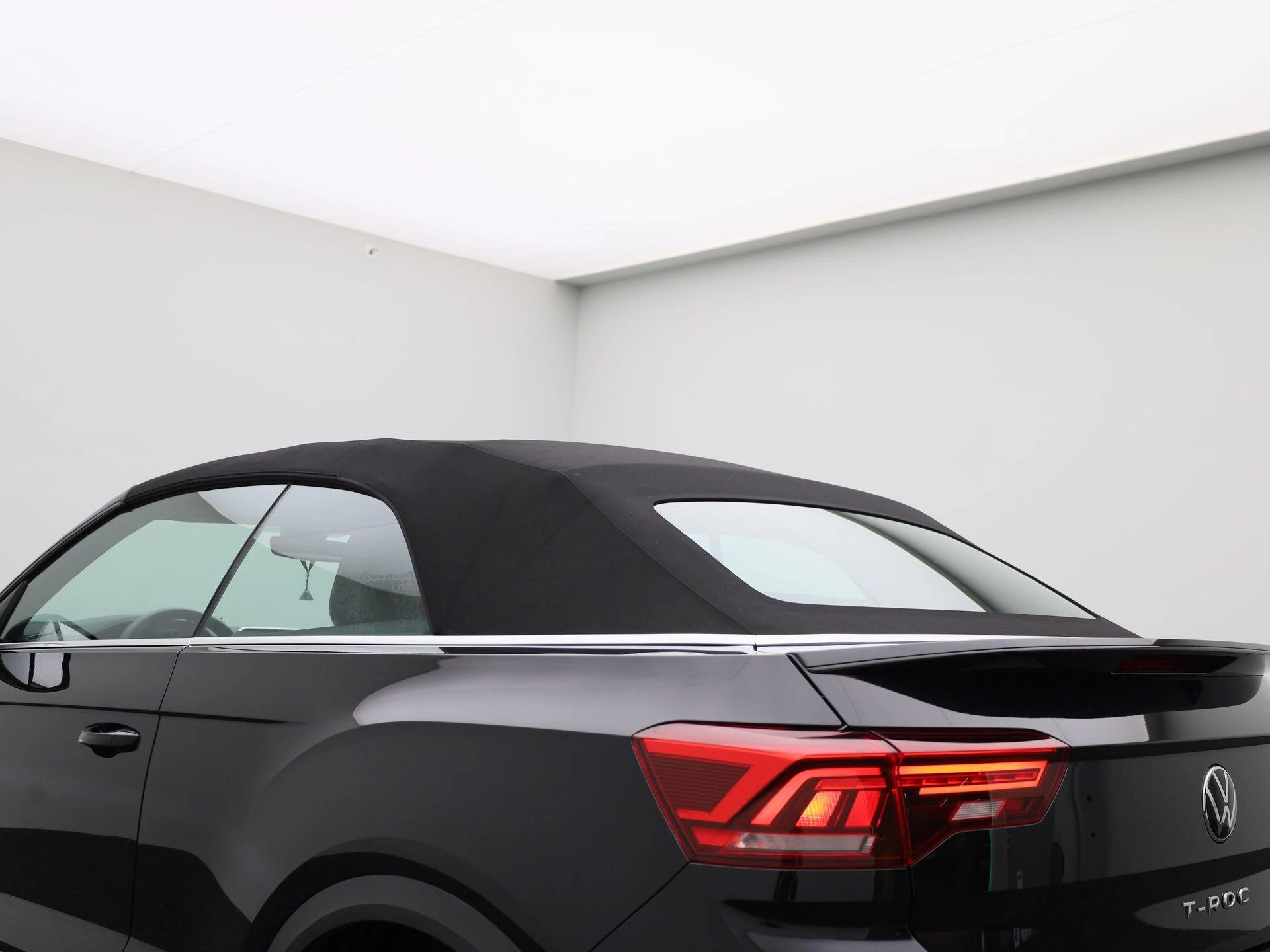 Volkswagen-T-Roc-image-34