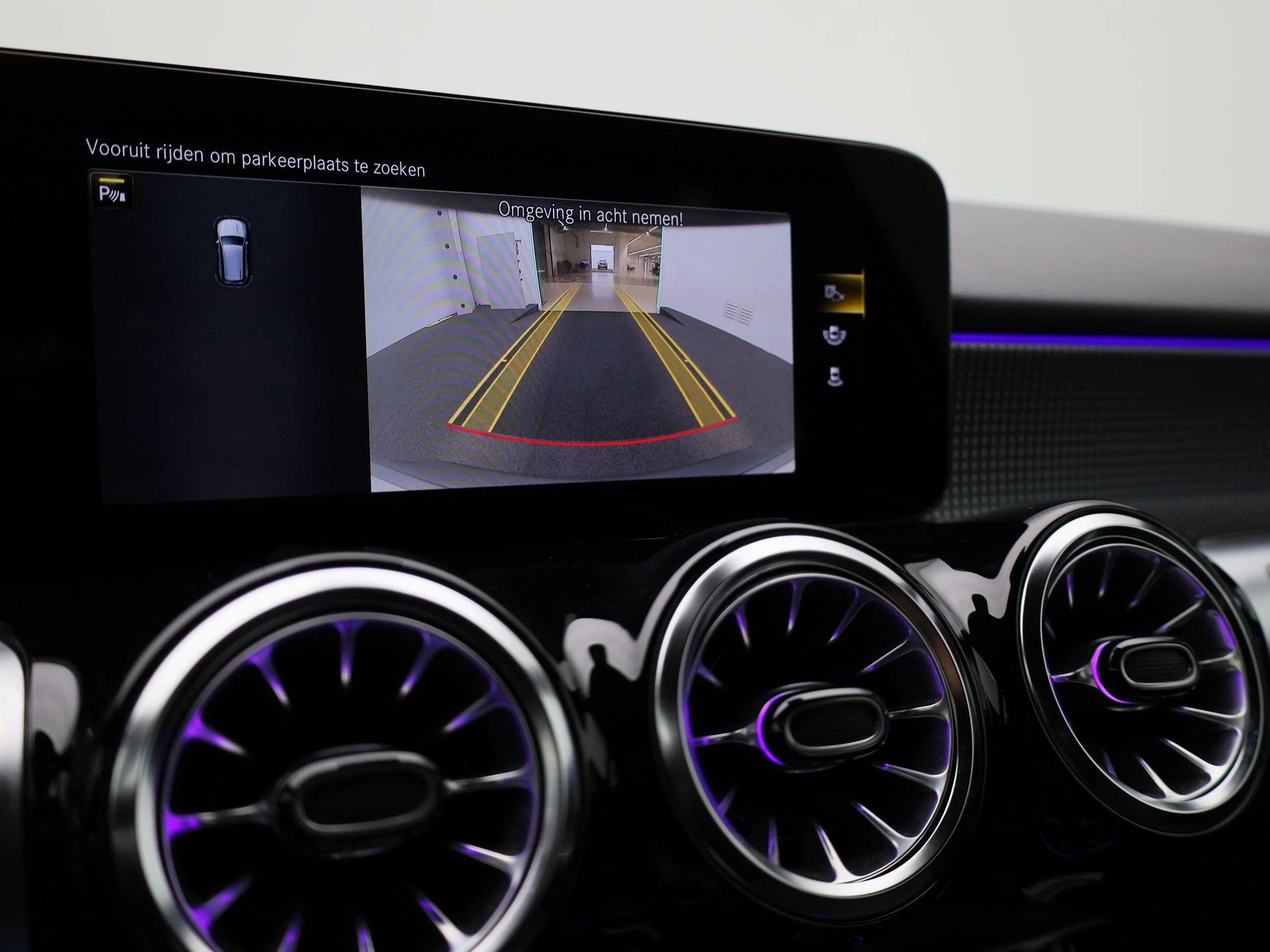 Mercedes-Benz-EQB-image-33