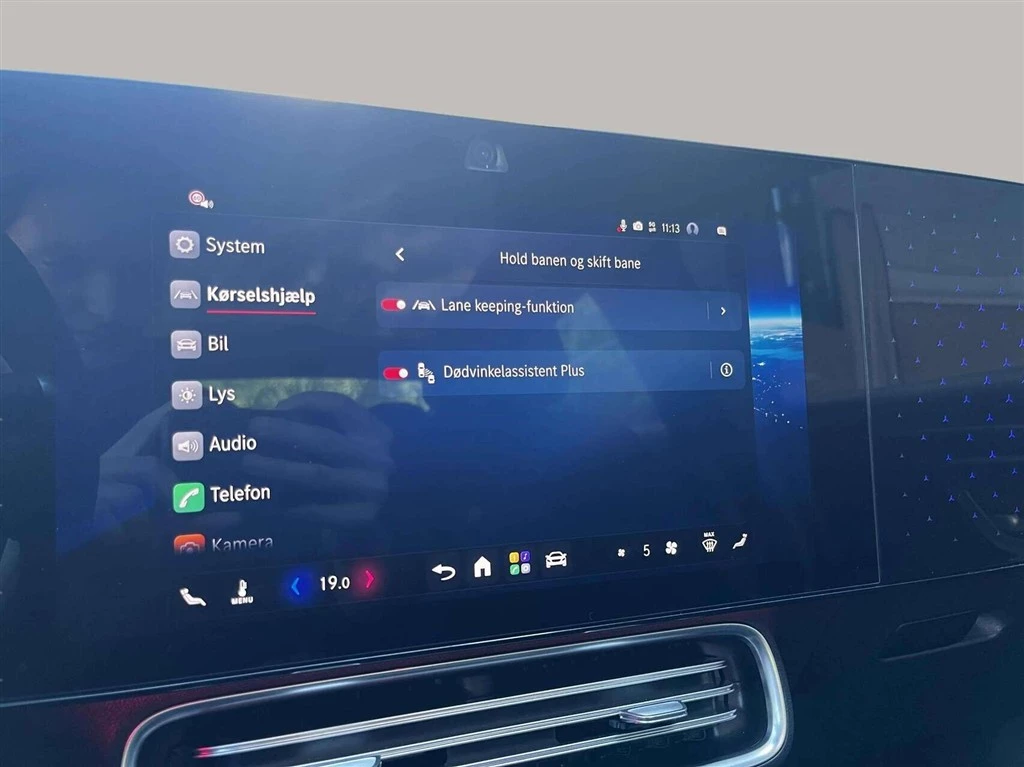 Mercedes-Benz-CLA-image-16