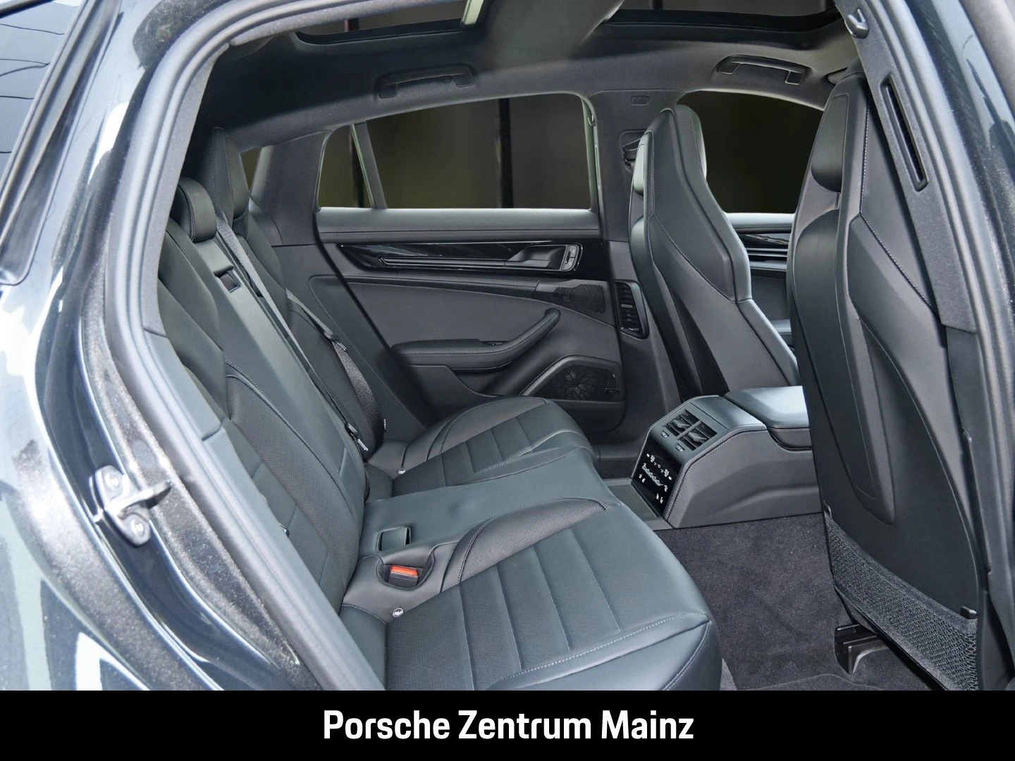 Porsche-Panamera-image-13