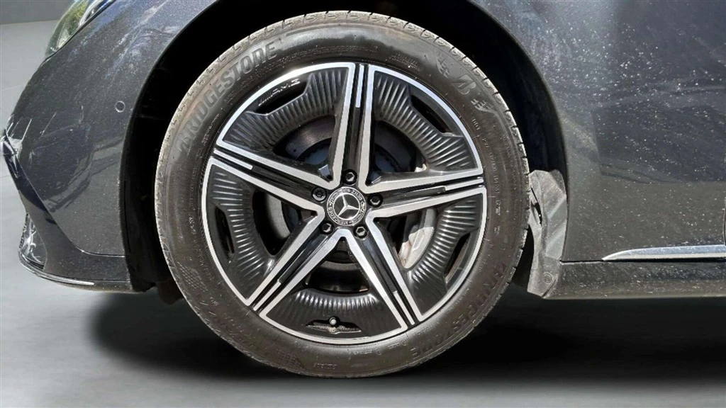 Mercedes-Benz-EQE-image-8