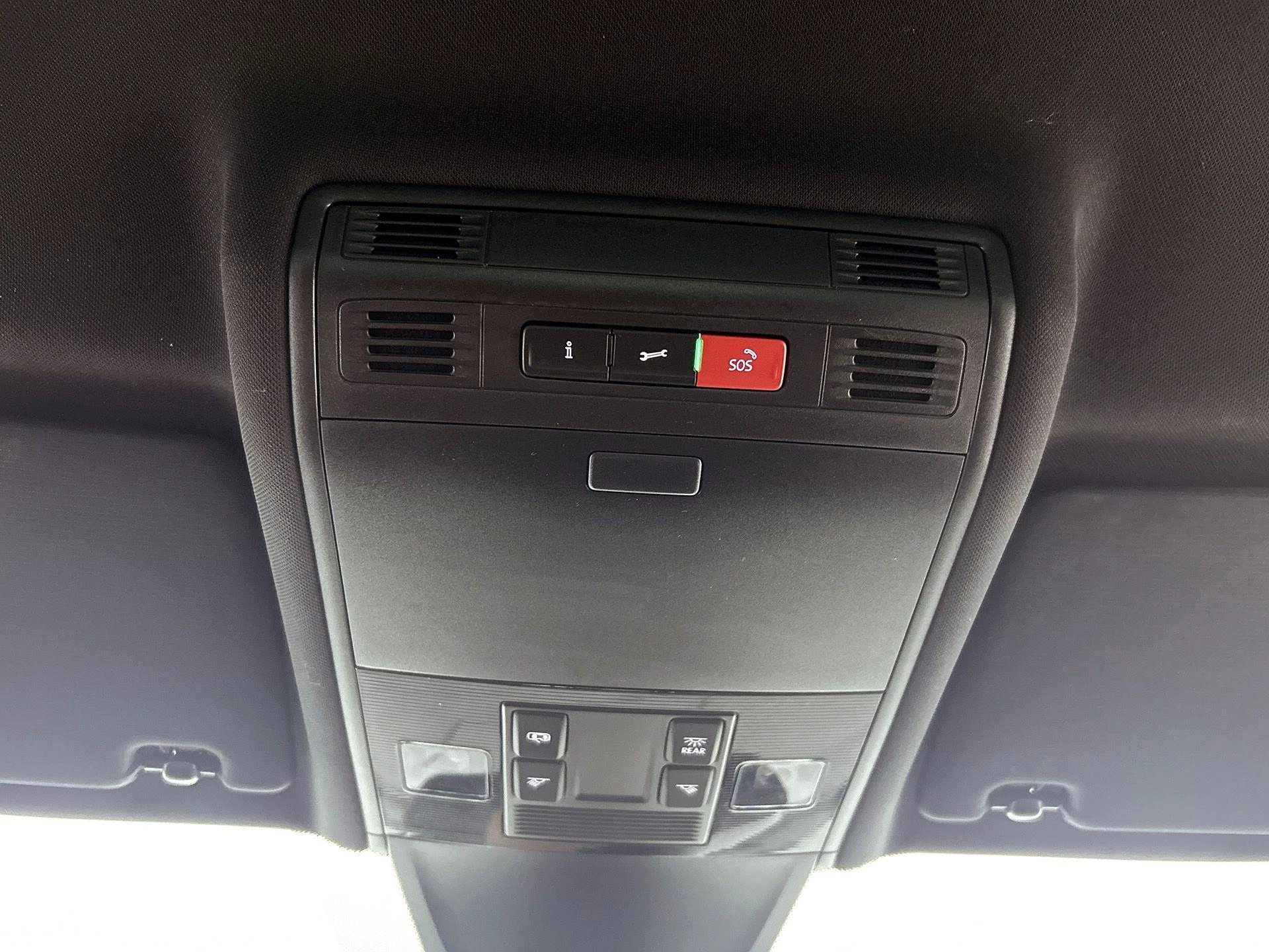 Volkswagen-Tiguan-image-12