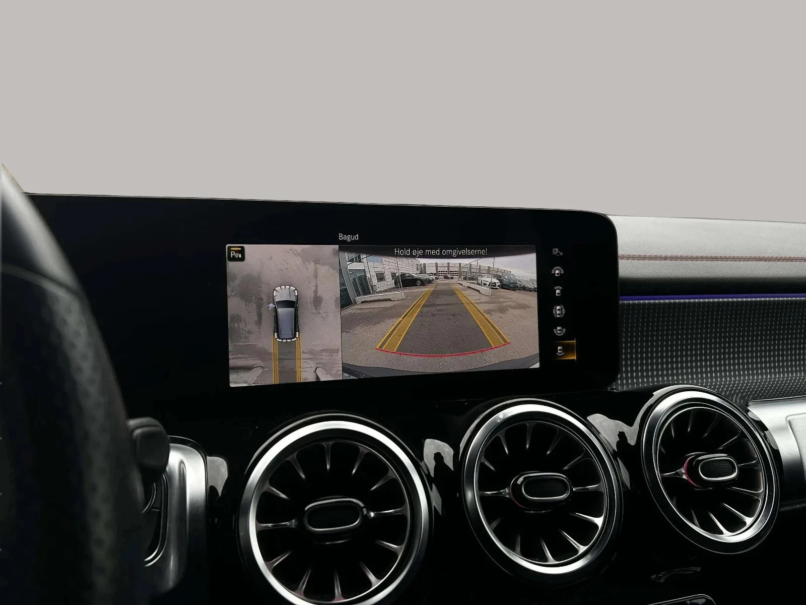 Mercedes-Benz-EQB-image-20