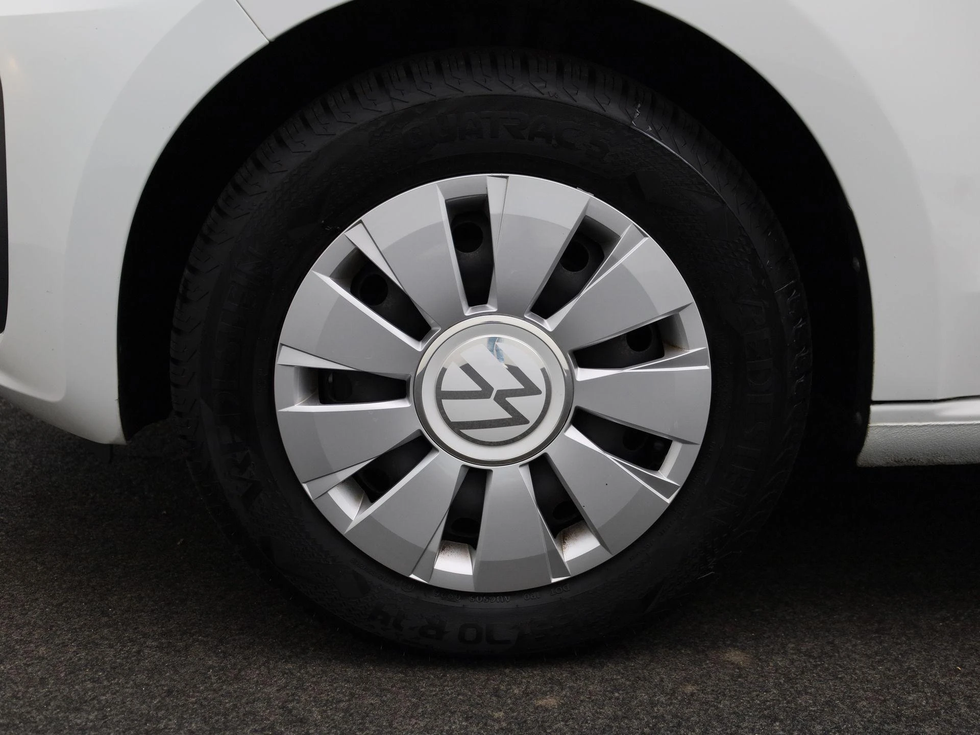 Volkswagen-up!-image-12