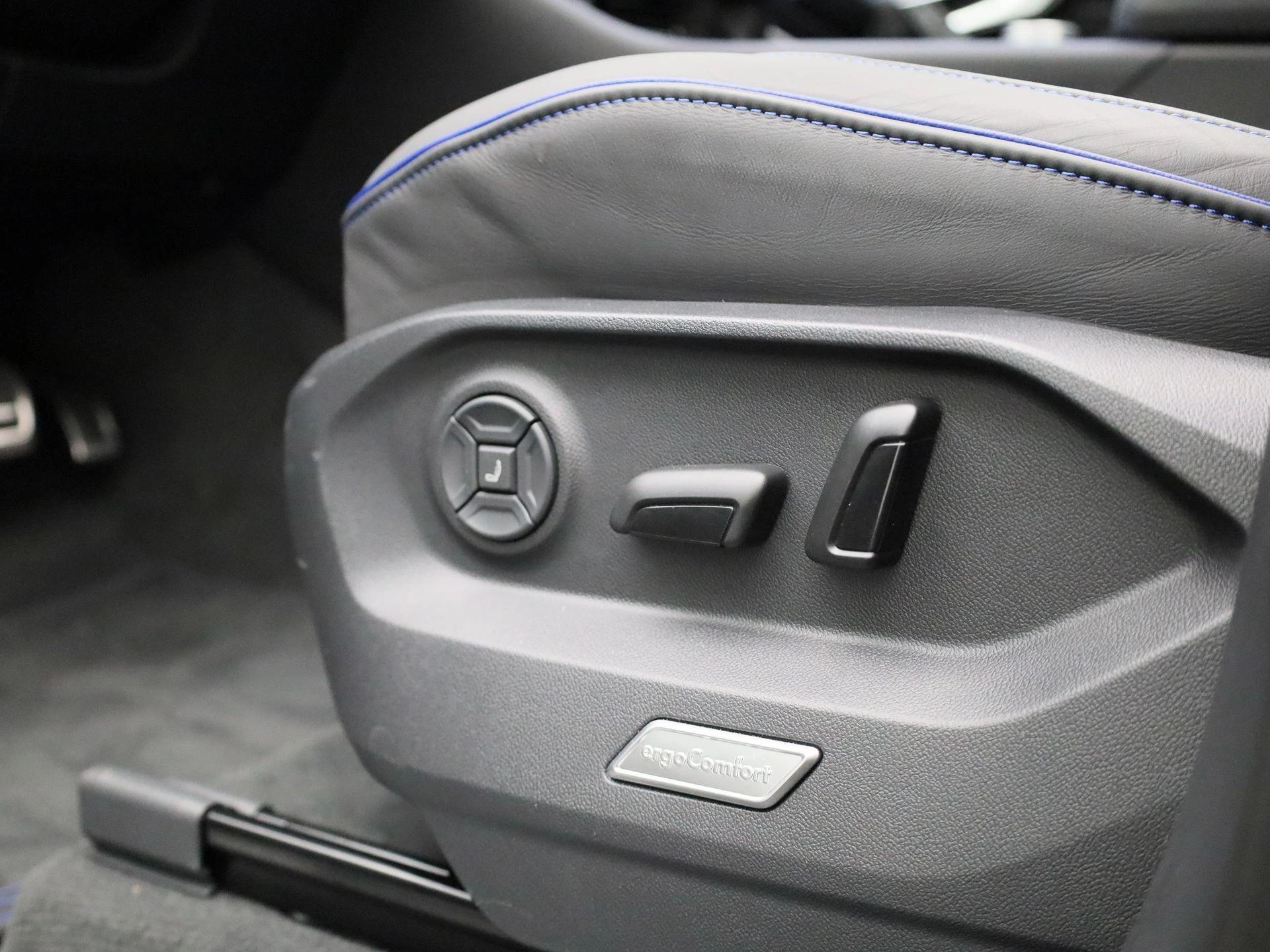 Volkswagen-Touareg-image-41