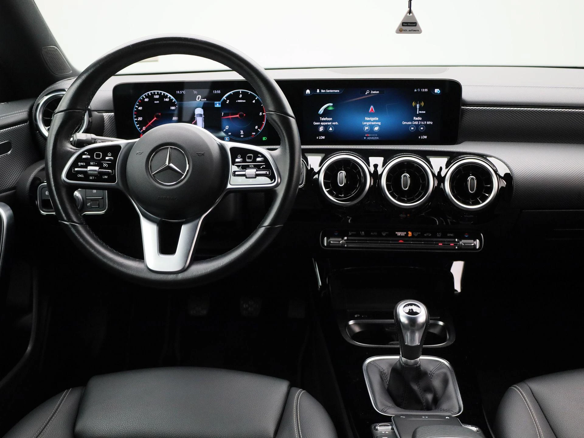 Mercedes-Benz-CLA-image-6