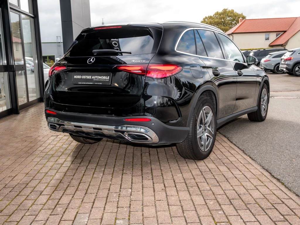 Mercedes-Benz-GLC 300 d-image-5