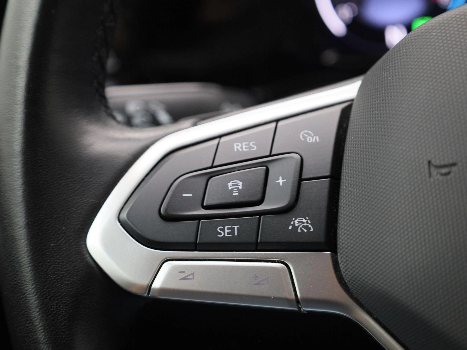 Volkswagen-Golf-image-18