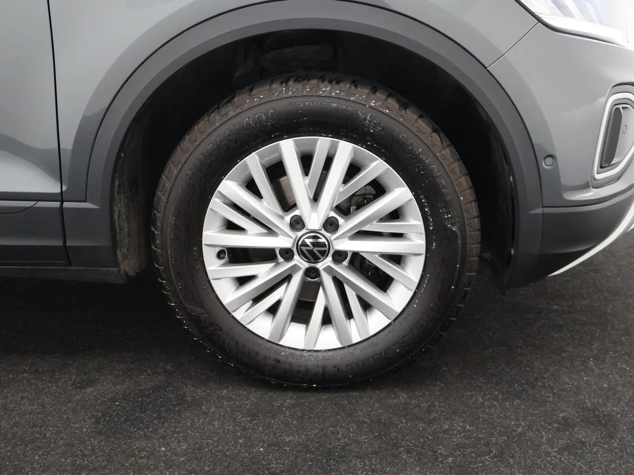 Volkswagen-T-Roc-image-16