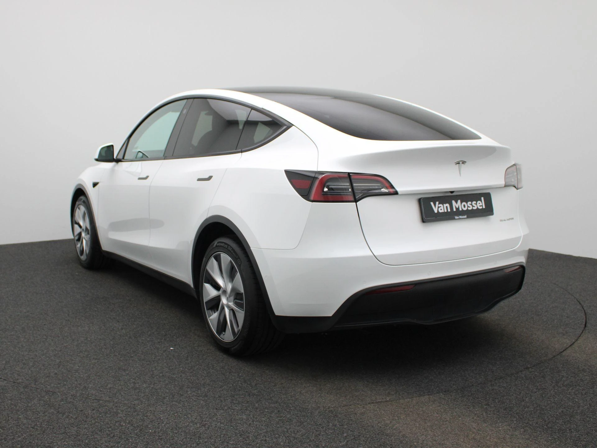 Tesla-Model Y-image-1