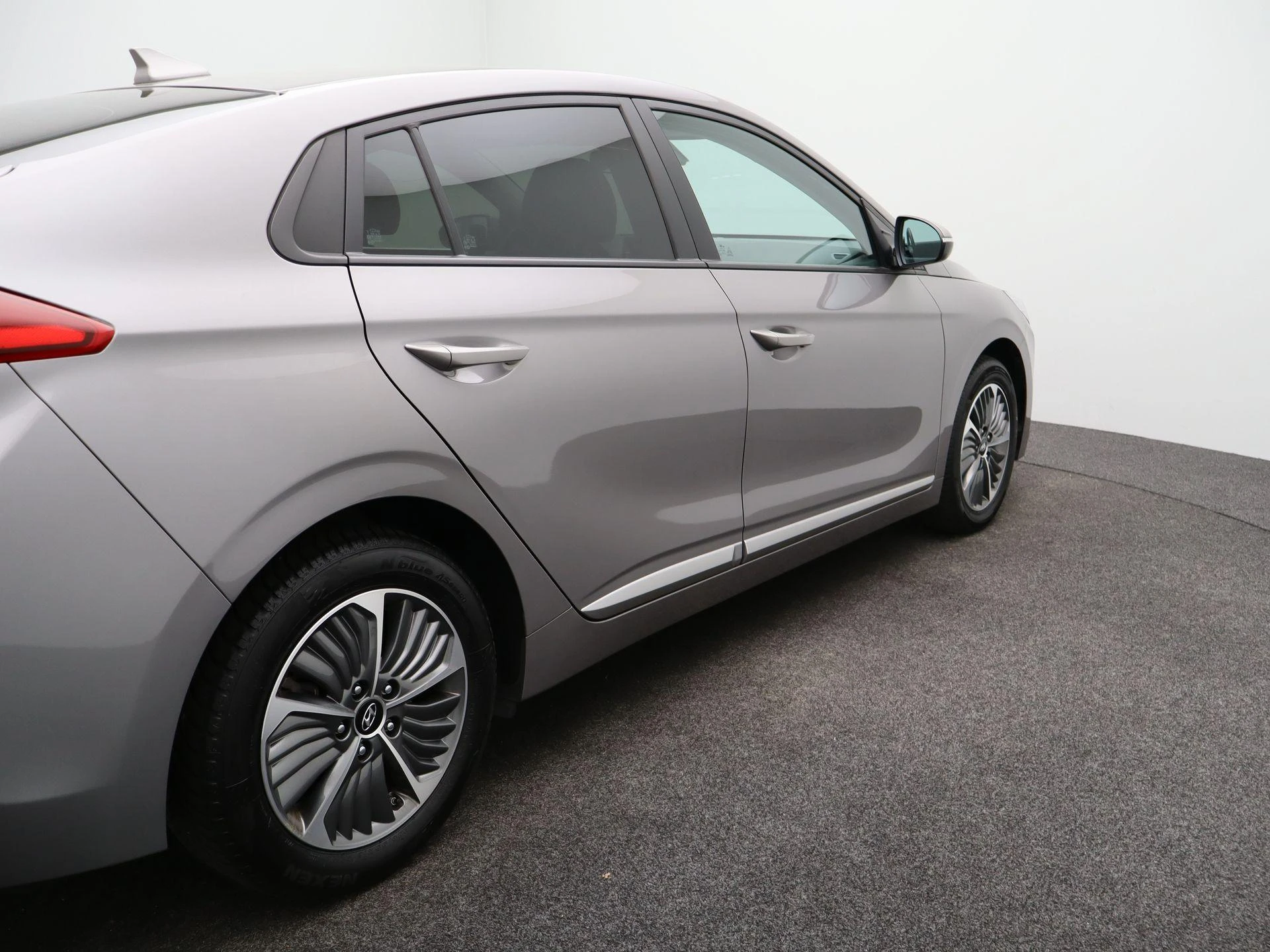 Hyundai-IONIQ-image-38