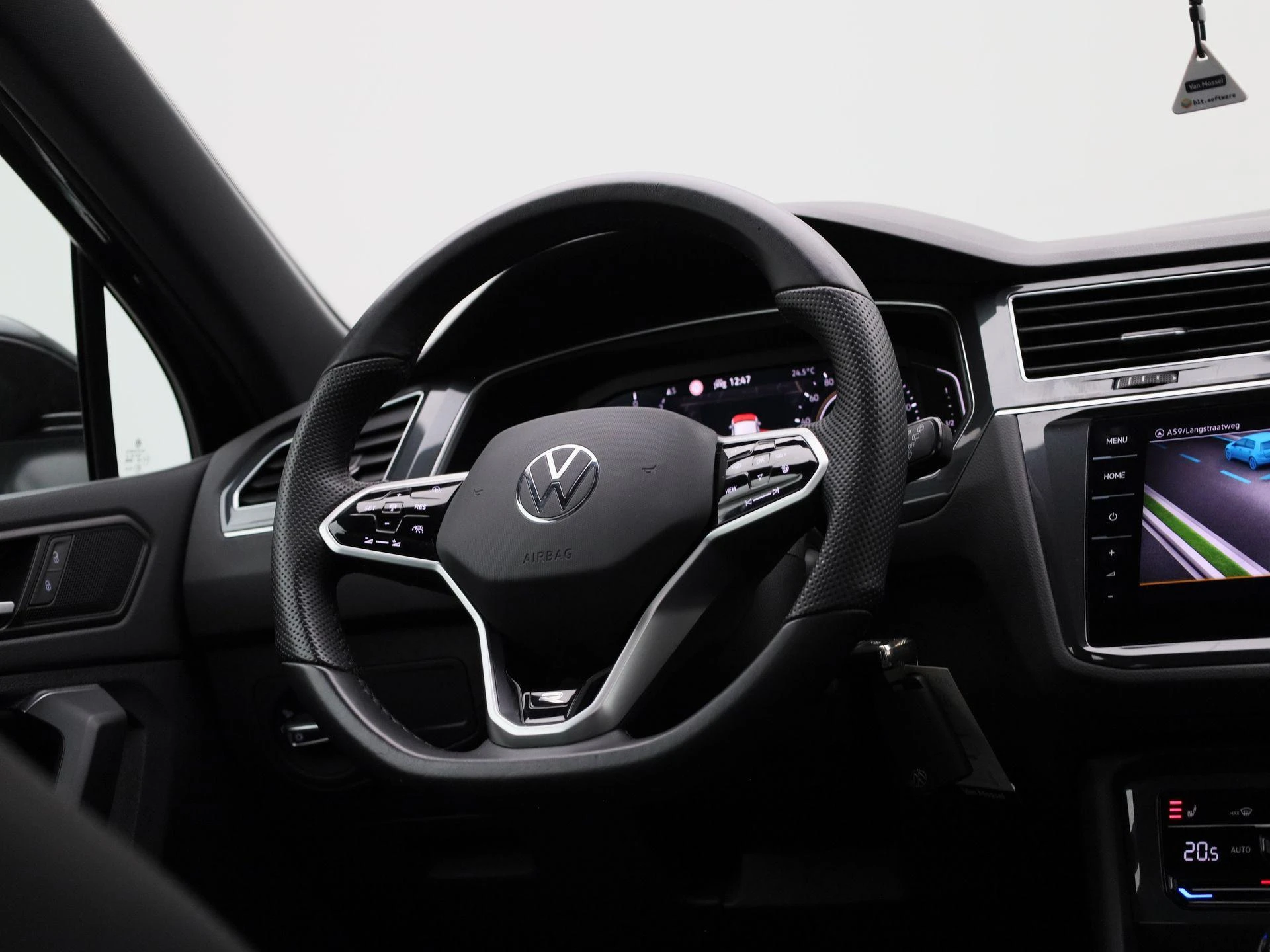 Volkswagen-Tiguan-image-43