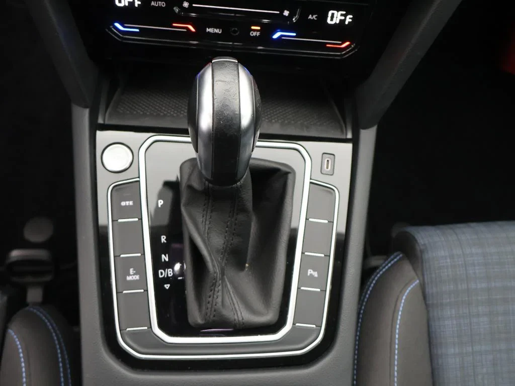 Volkswagen-Passat-image-18