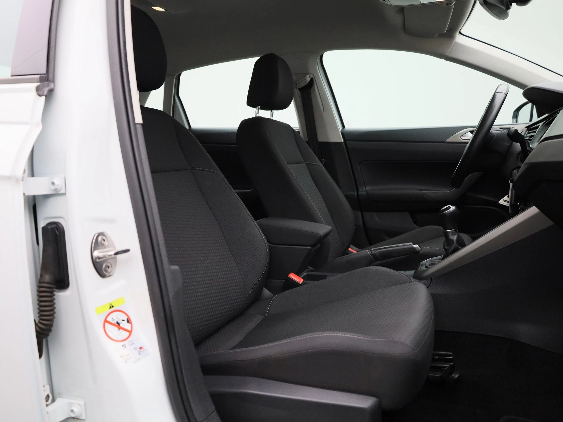 Volkswagen-Polo-image-27