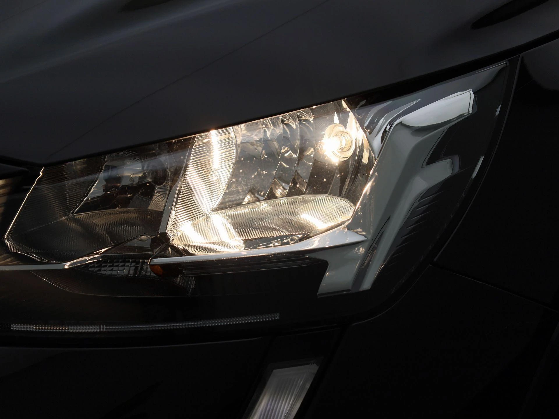 Peugeot-e-208-image-15