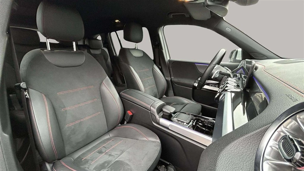 Mercedes-Benz-EQB-image-25