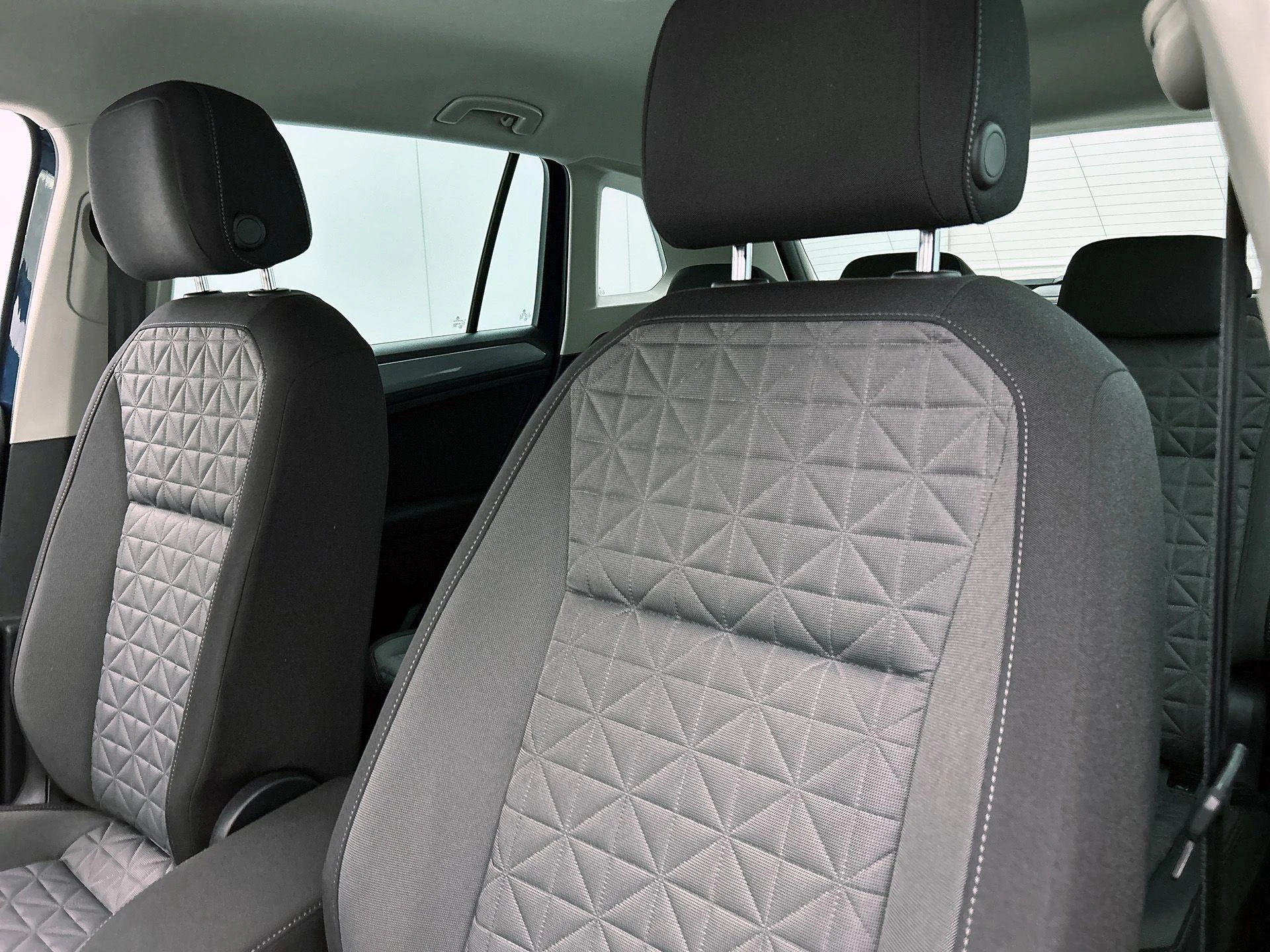 Volkswagen-Tiguan-image-10