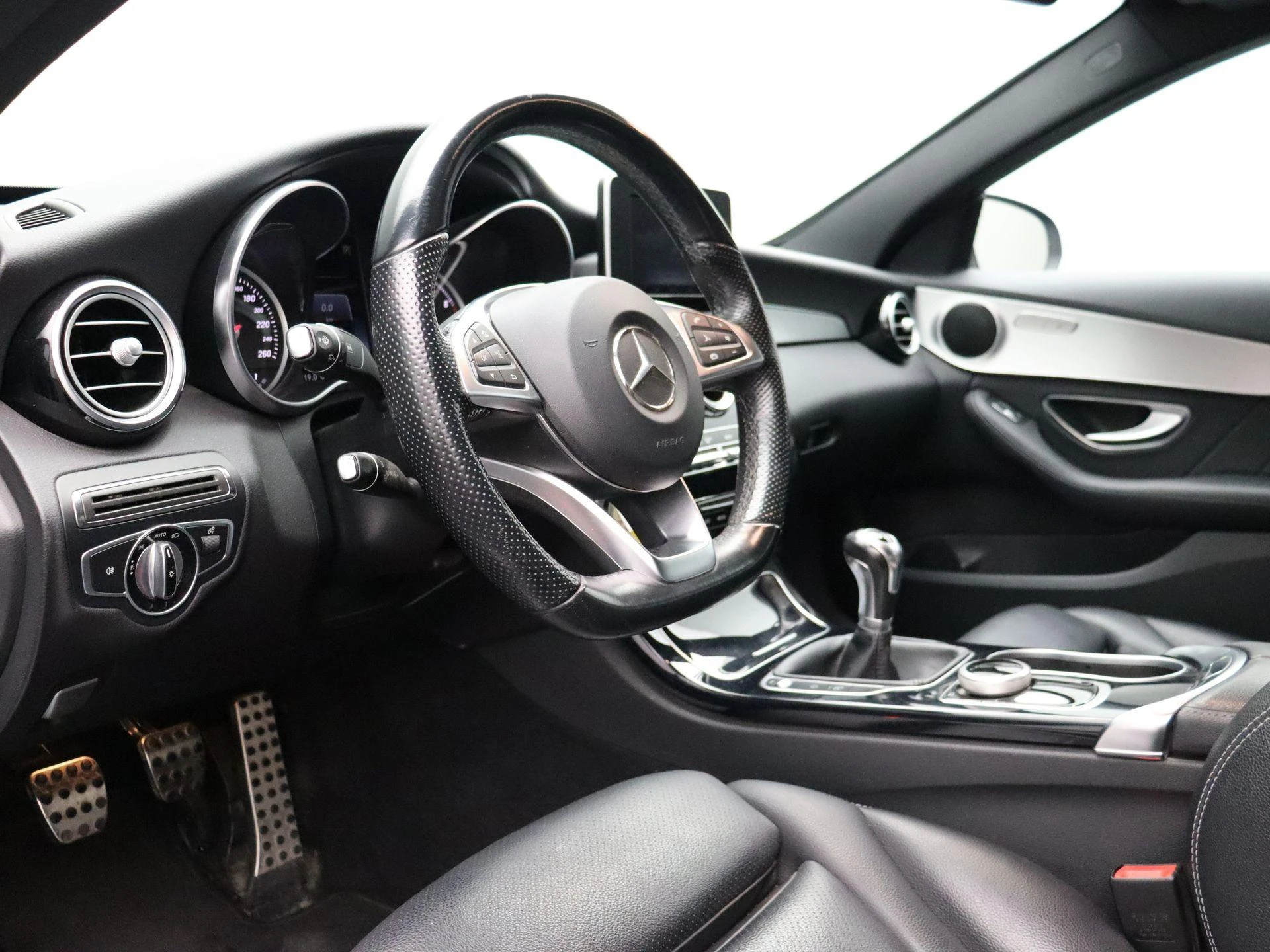 Mercedes-Benz-C-Klasse-image-11