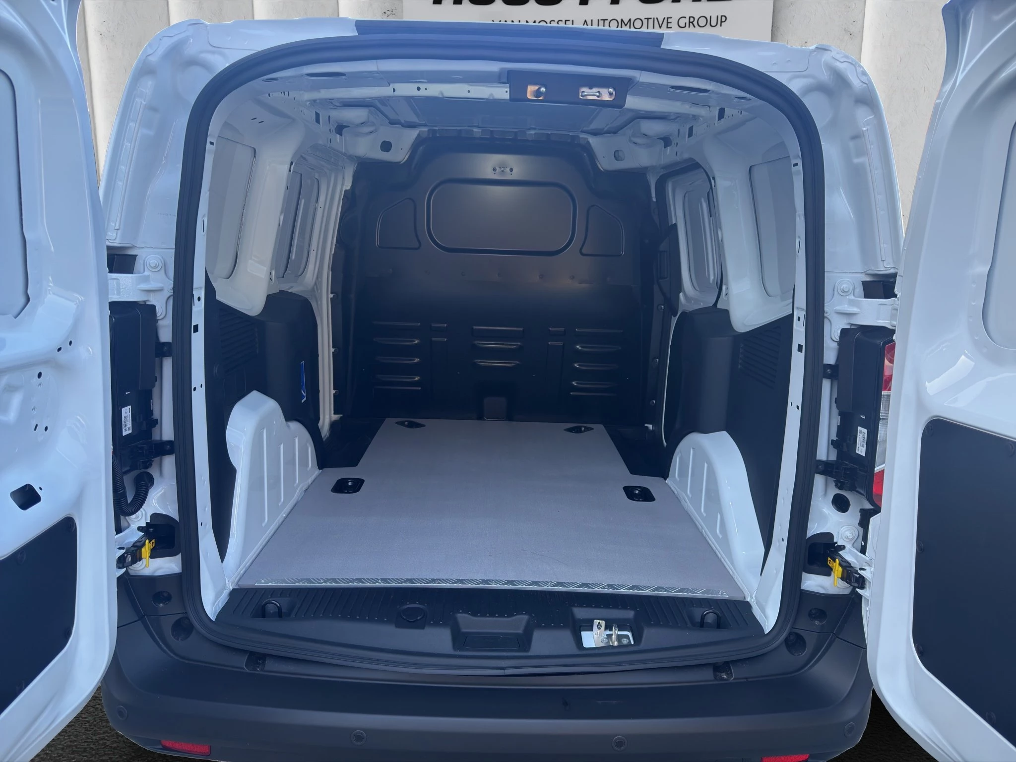 Ford Transit Courier Trend 1.0 EB 74kW GJR | RFK | SHZ | PDC | Klima | BT