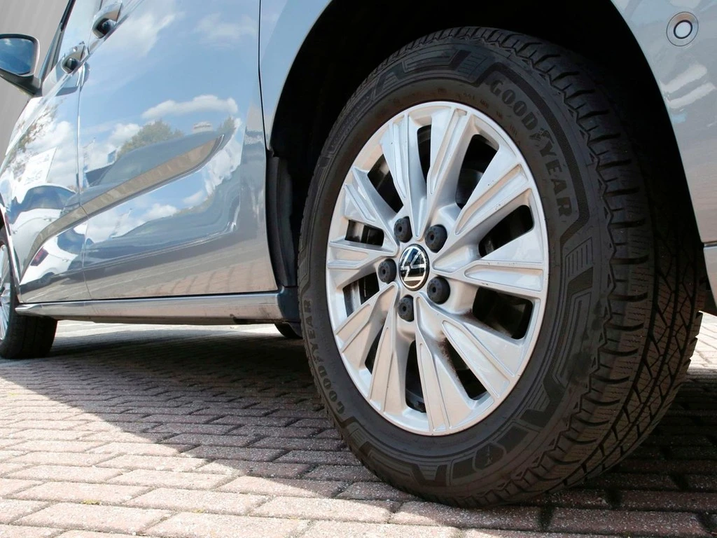 Volkswagen-Multivan-image-4