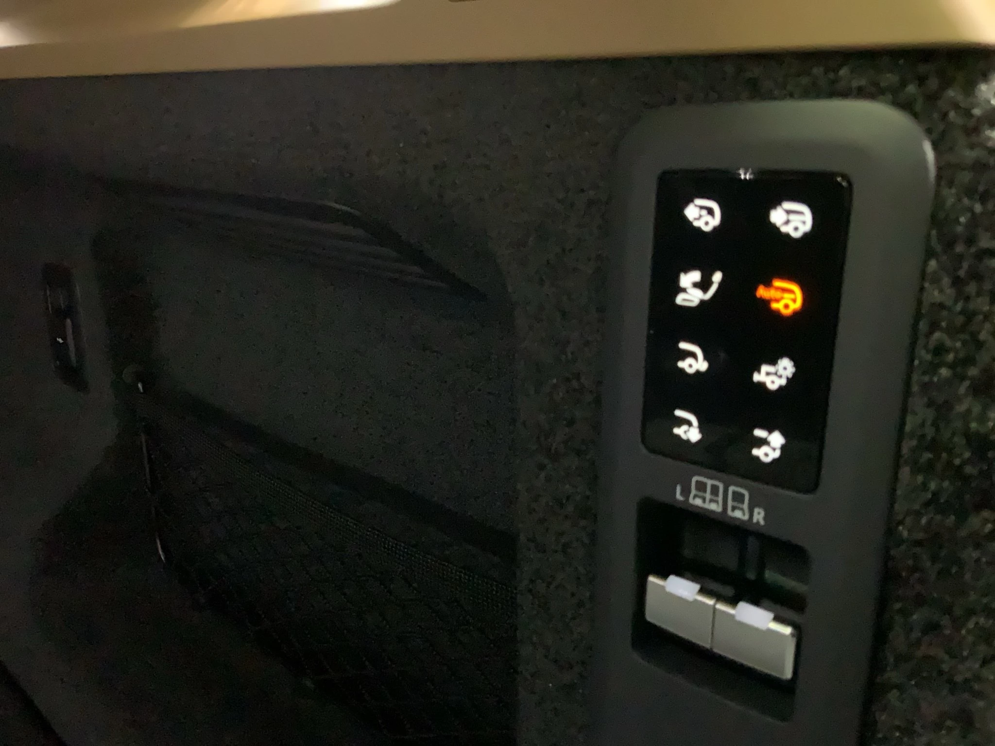 Land Rover-Range Rover-image-15
