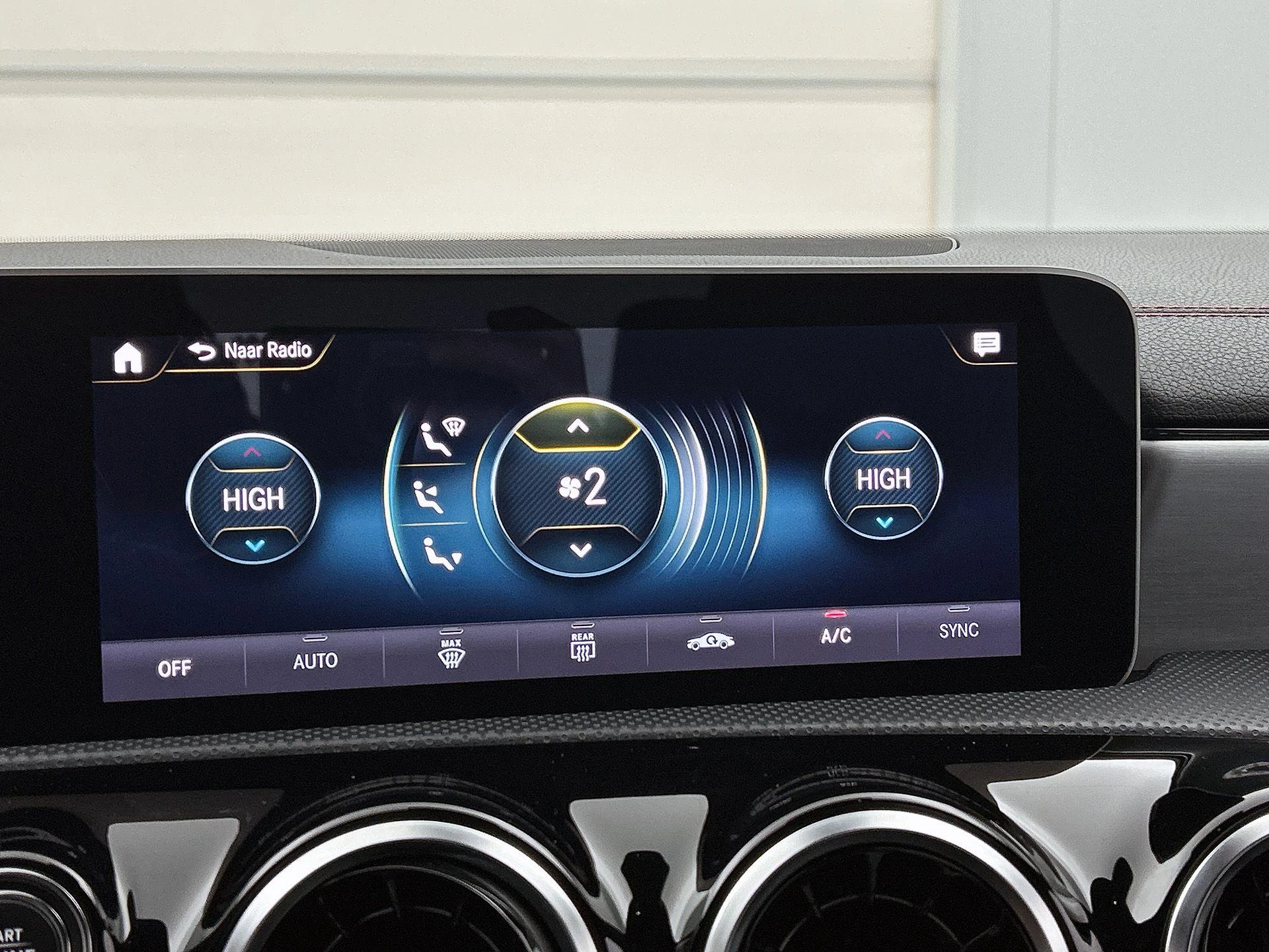 Mercedes-Benz-CLA-image-22