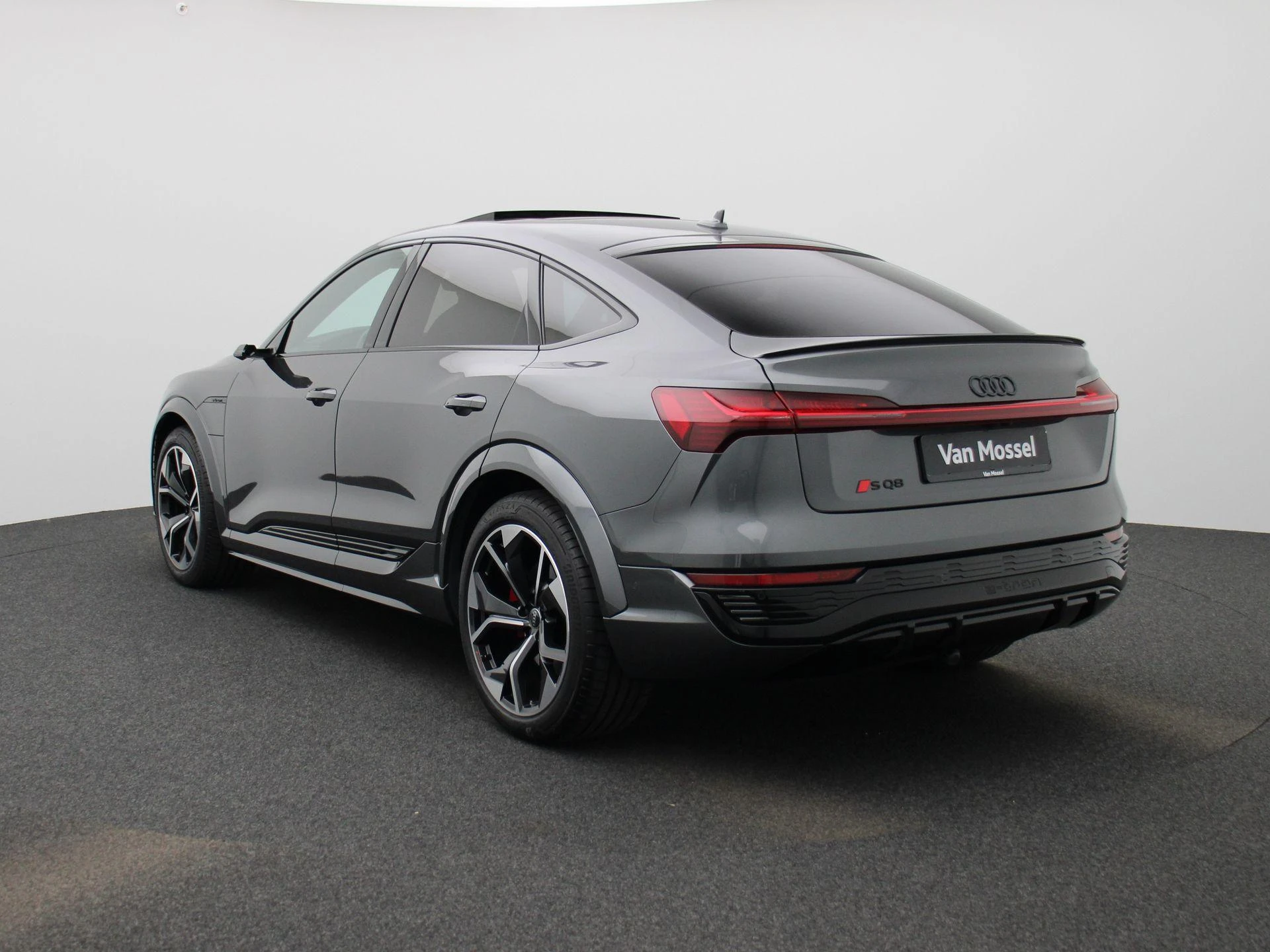Audi-Q8 Sportback e-tron-image-2