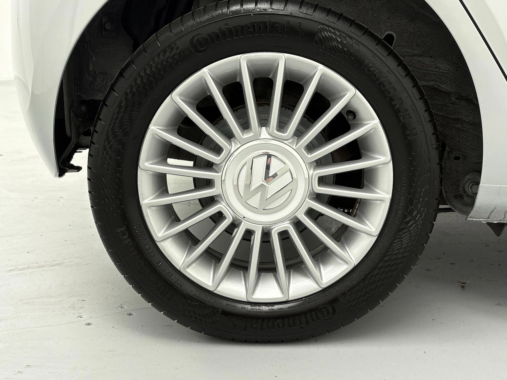Volkswagen-up!-image-15