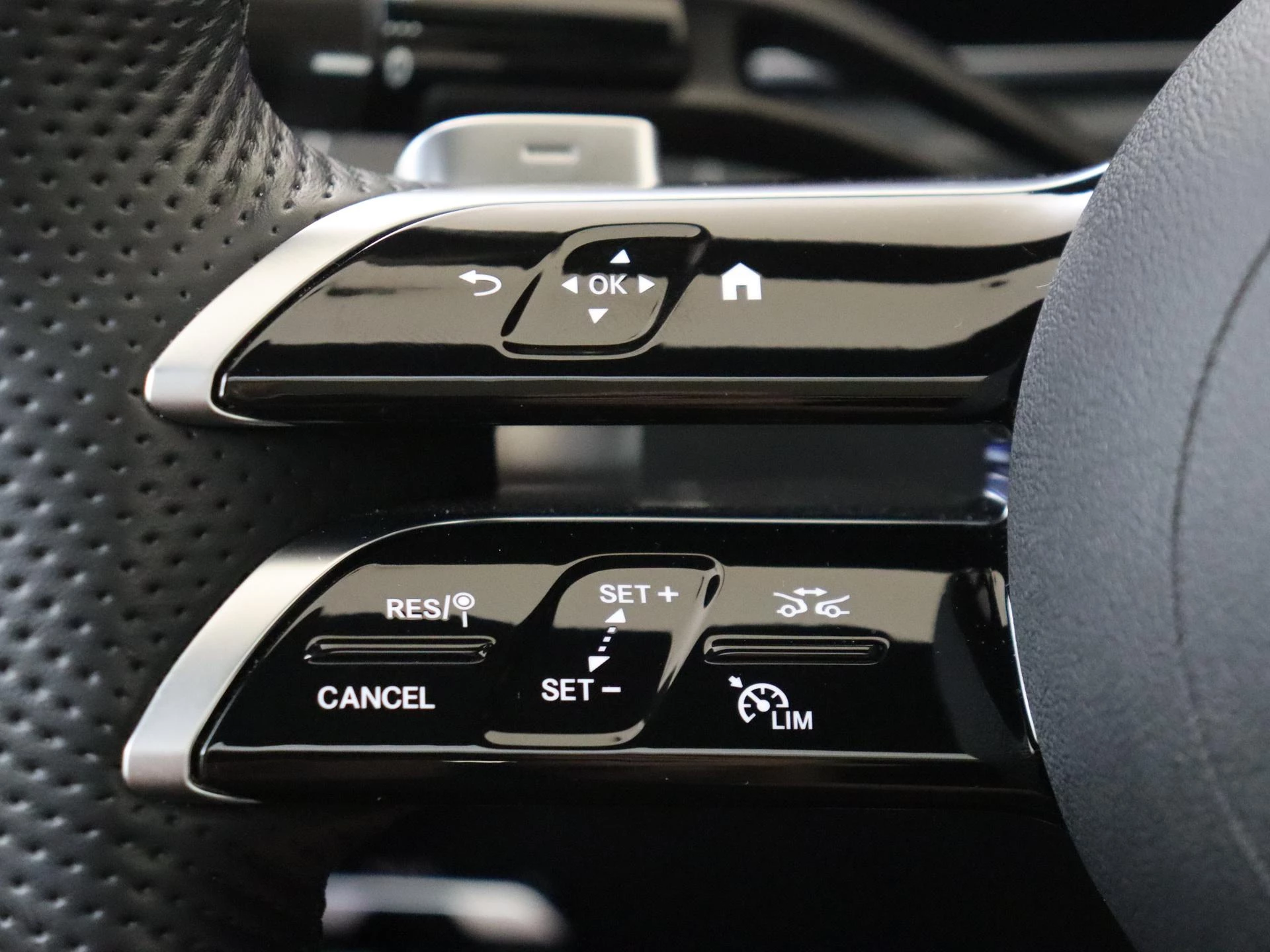 Mercedes-Benz-C-Klasse-image-12