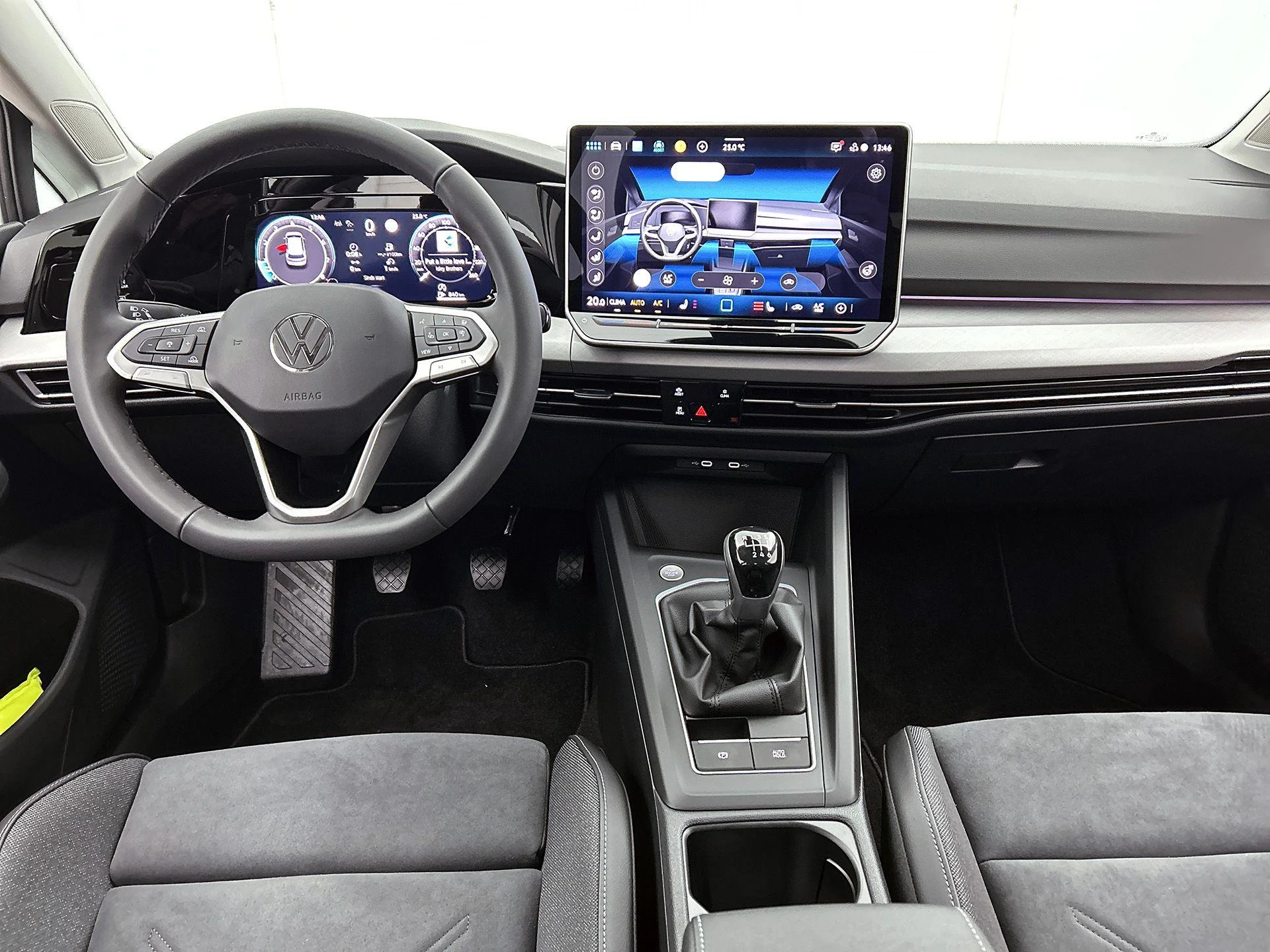 Volkswagen-Golf-image-24