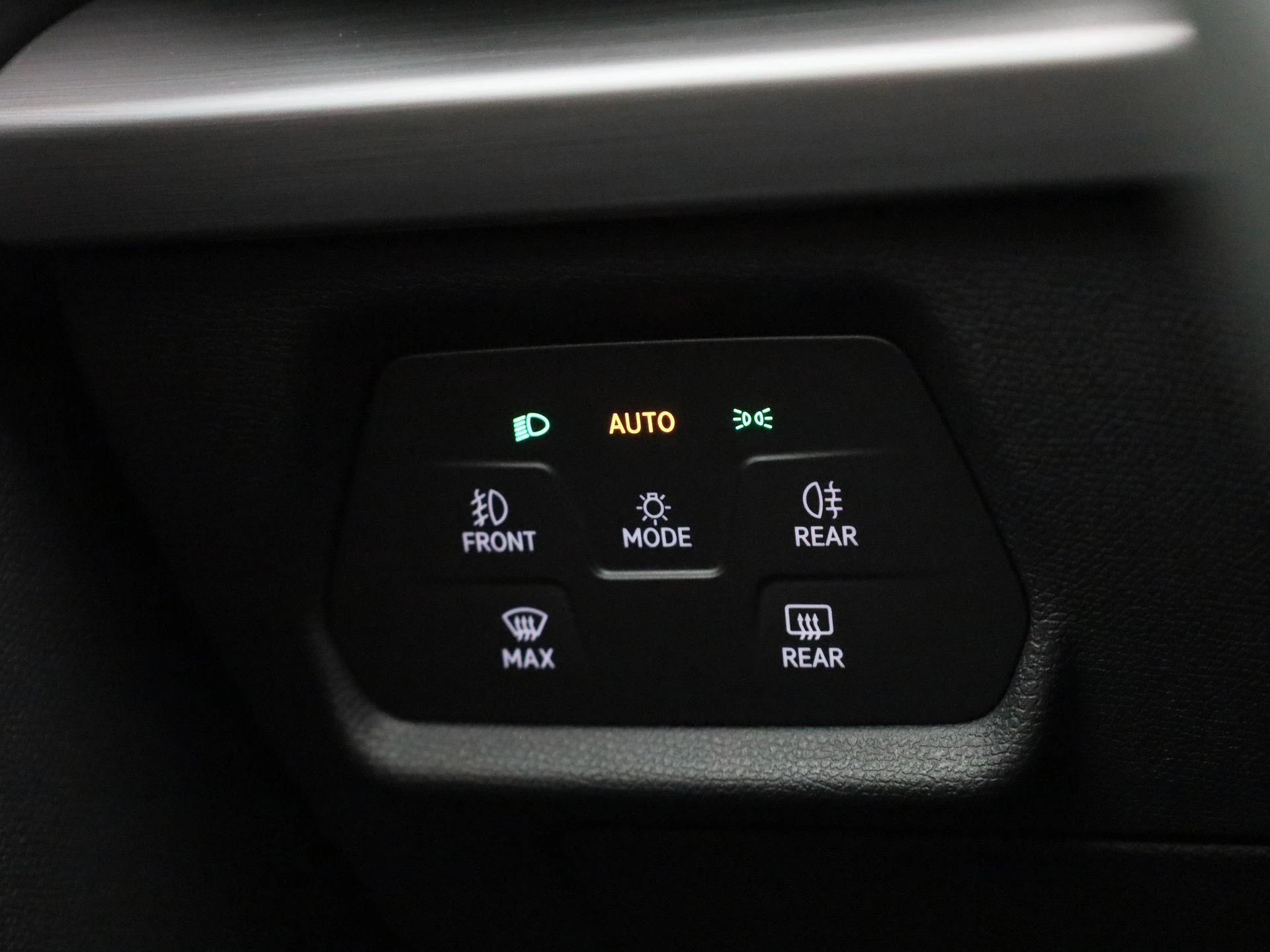 SEAT Leon 1.5 TSI e-Hybrid FR Business