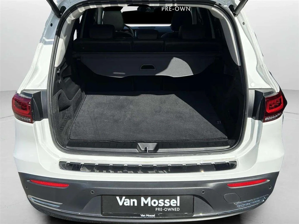 Mercedes-Benz-EQB-image-24