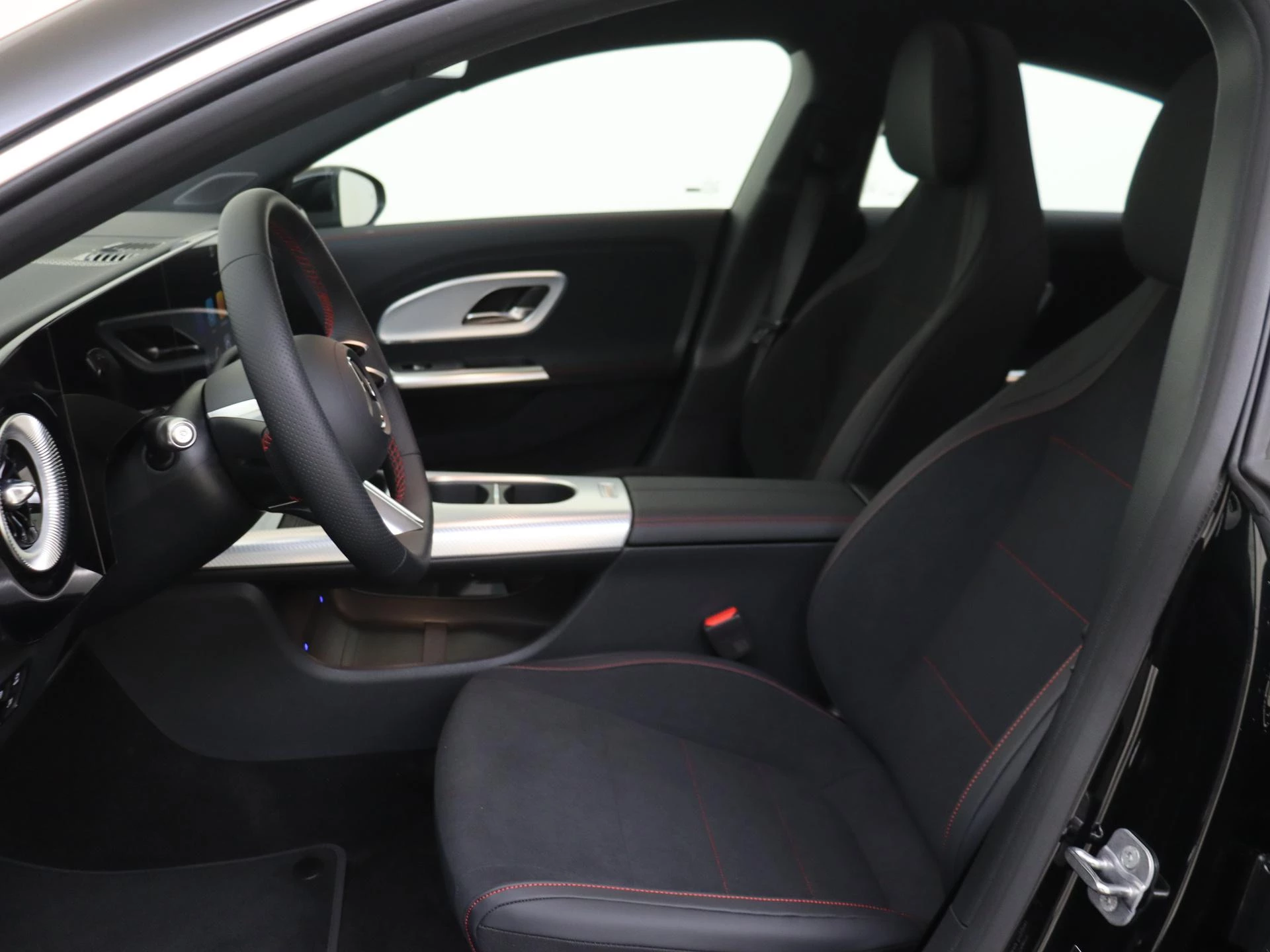 Mercedes-Benz-CLA-image-13