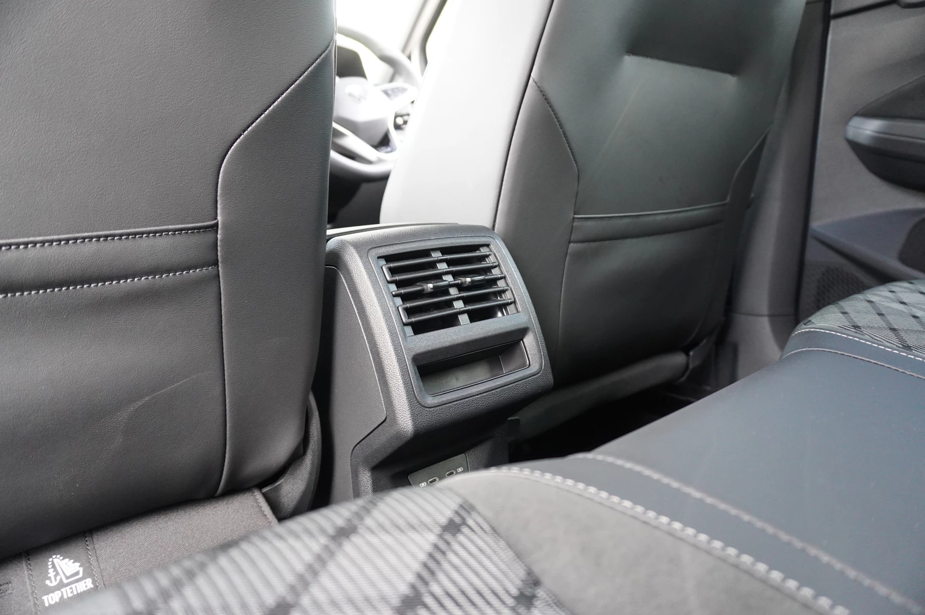 Volkswagen-Golf-image-11