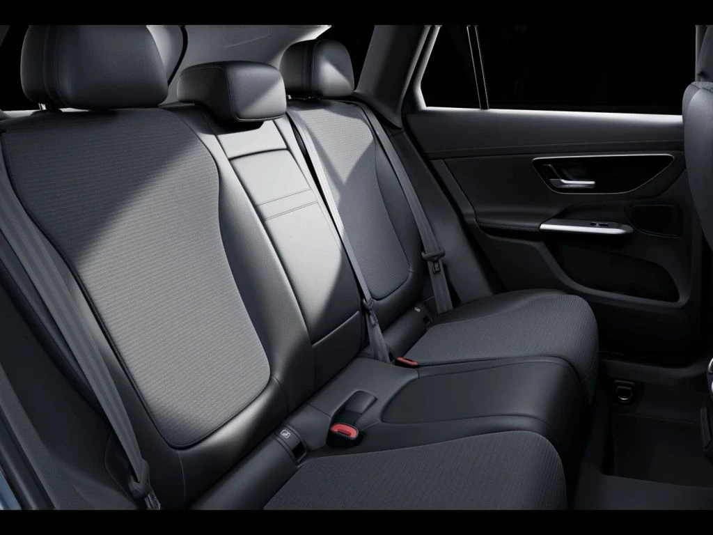 Mercedes-Benz-GLC 200-image-11