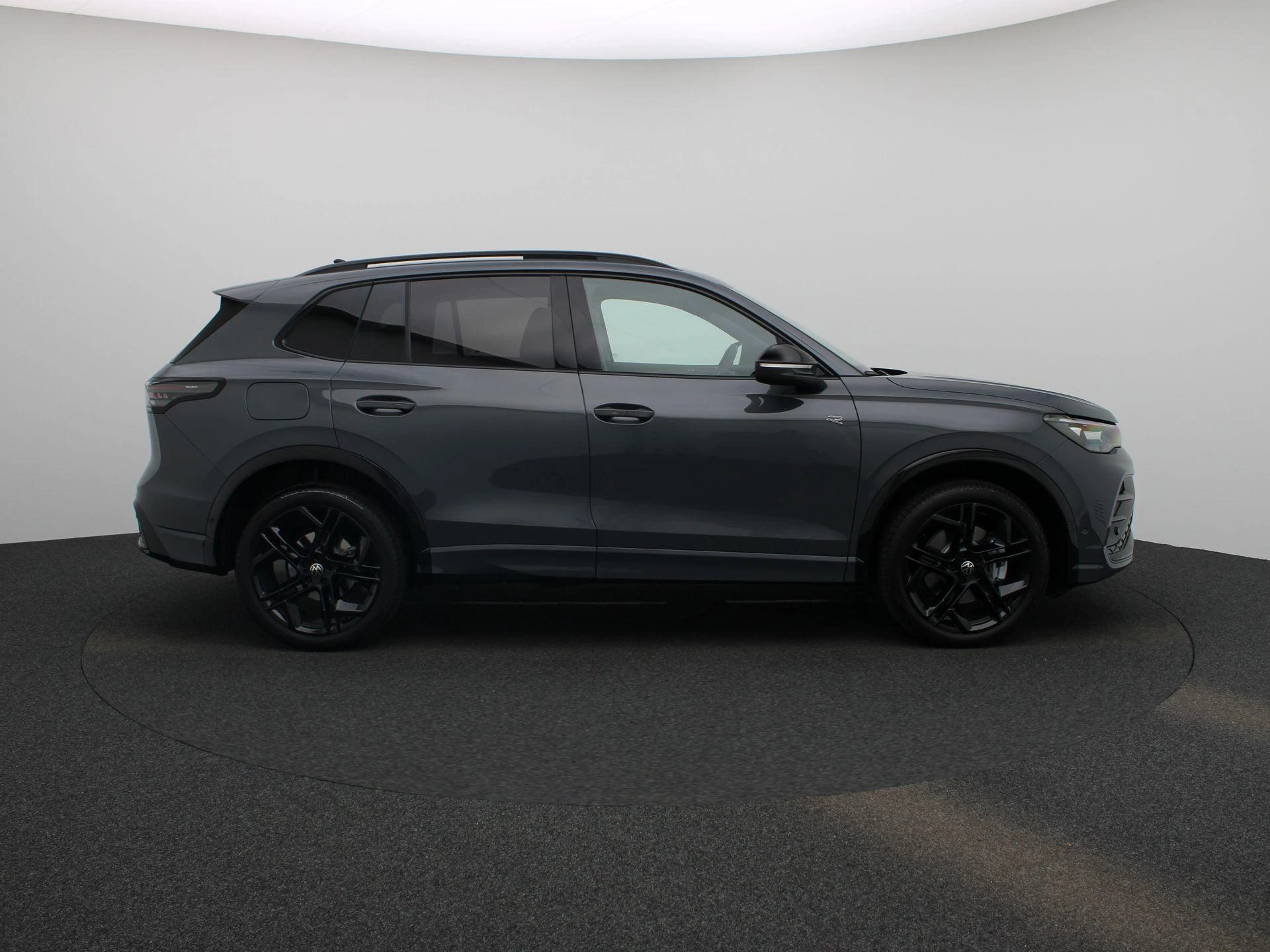 Volkswagen-Tiguan-image-5