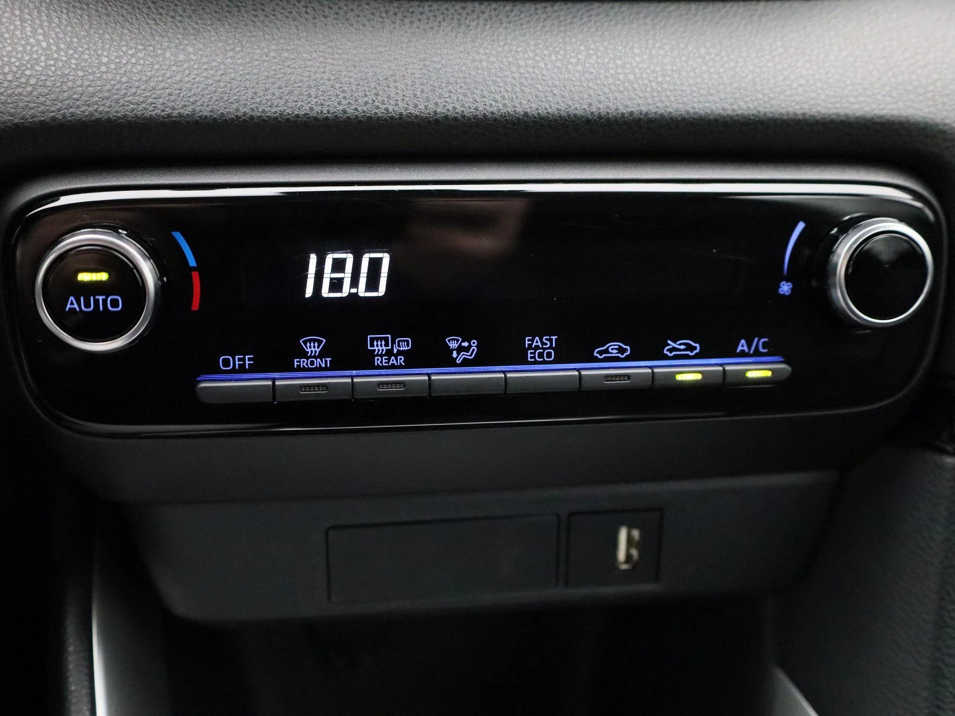 Toyota-Yaris-image-18