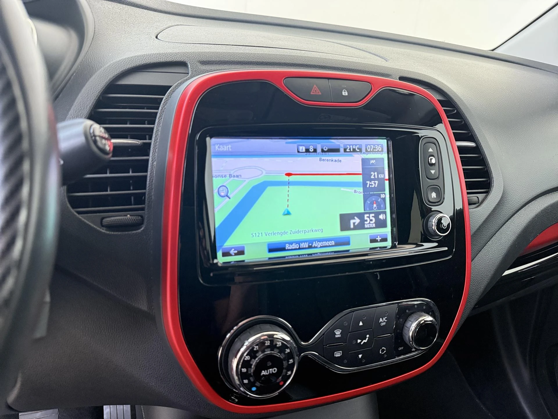 Renault-Captur-image-17