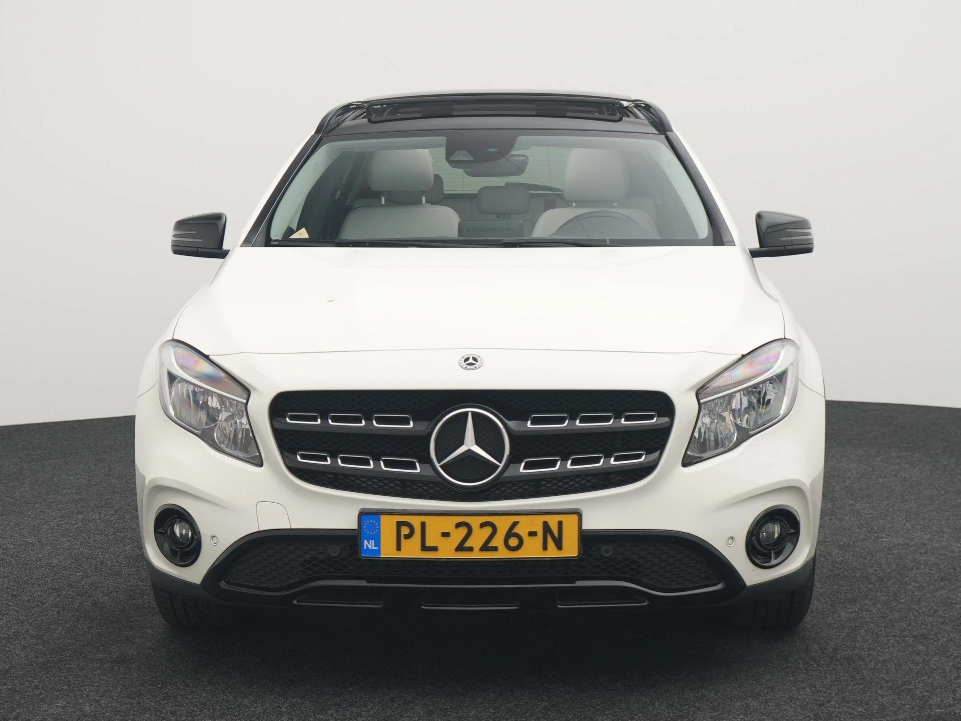 Mercedes-Benz-GLA-image-2