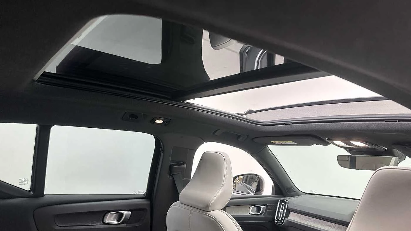 Volvo-EX40-image-18