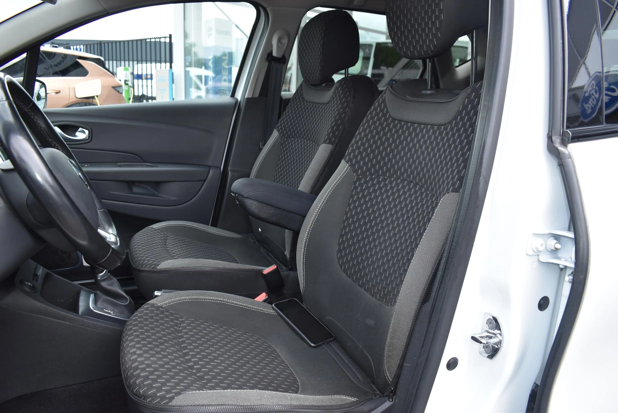 Renault-Captur-image-23