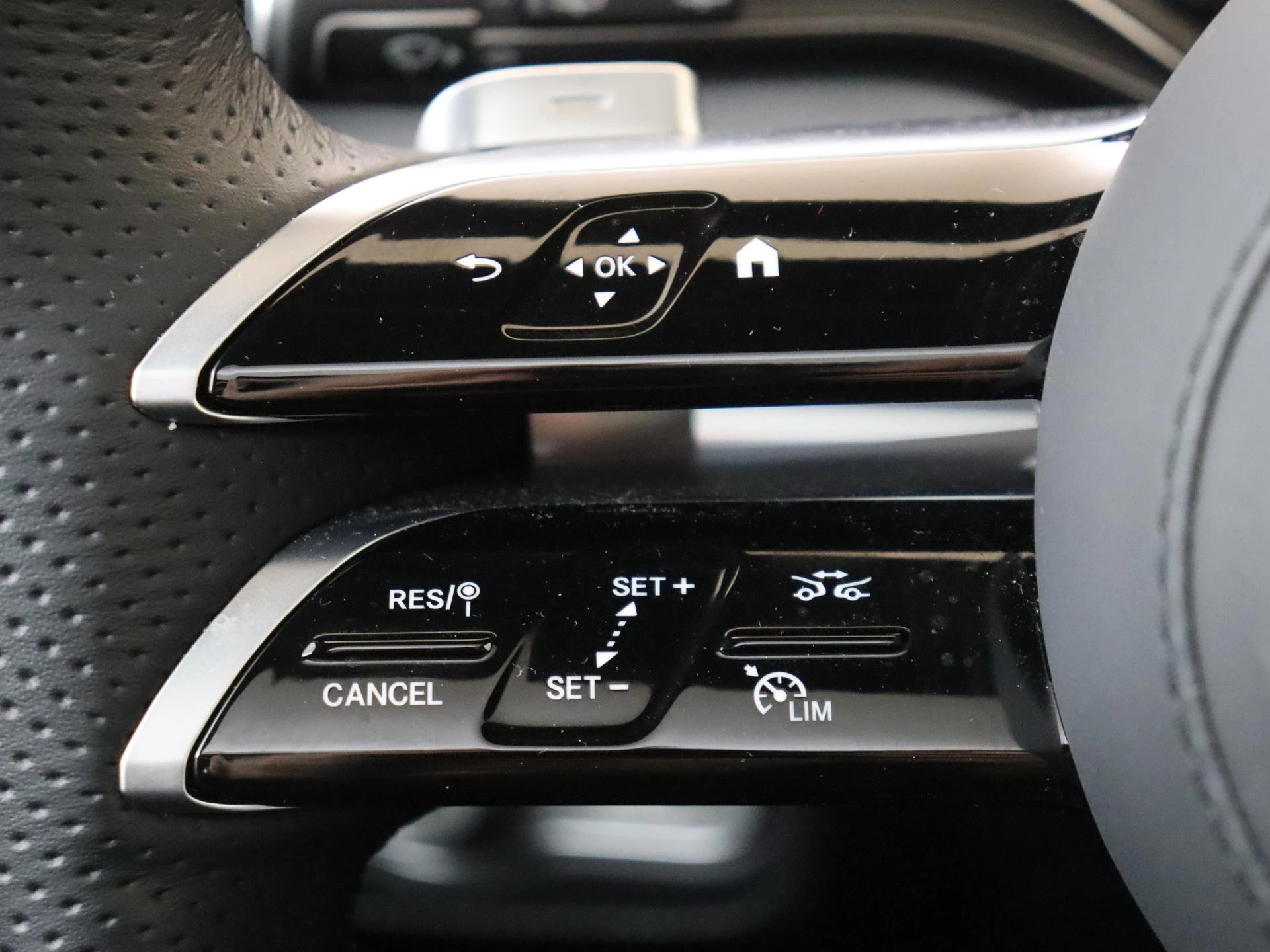 Mercedes-Benz-GLE-image-11
