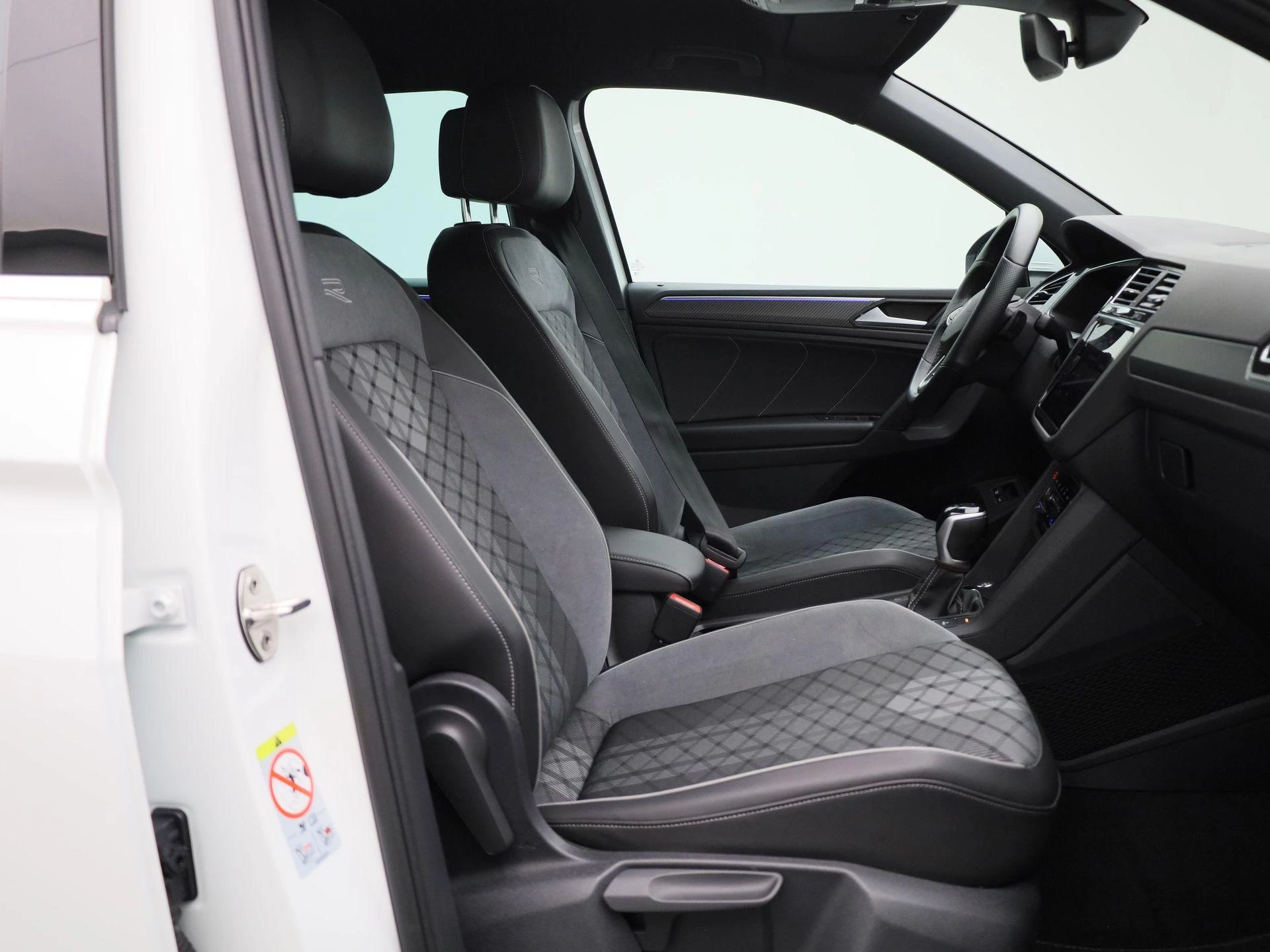 Volkswagen-Tiguan-image-35