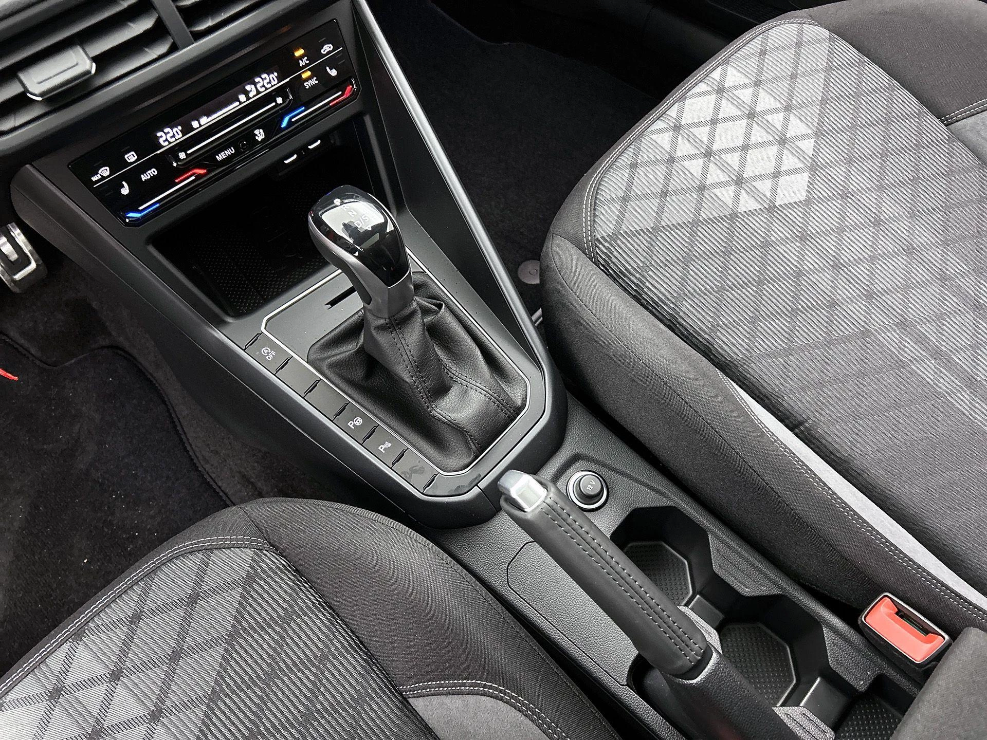 Volkswagen-Polo-image-25