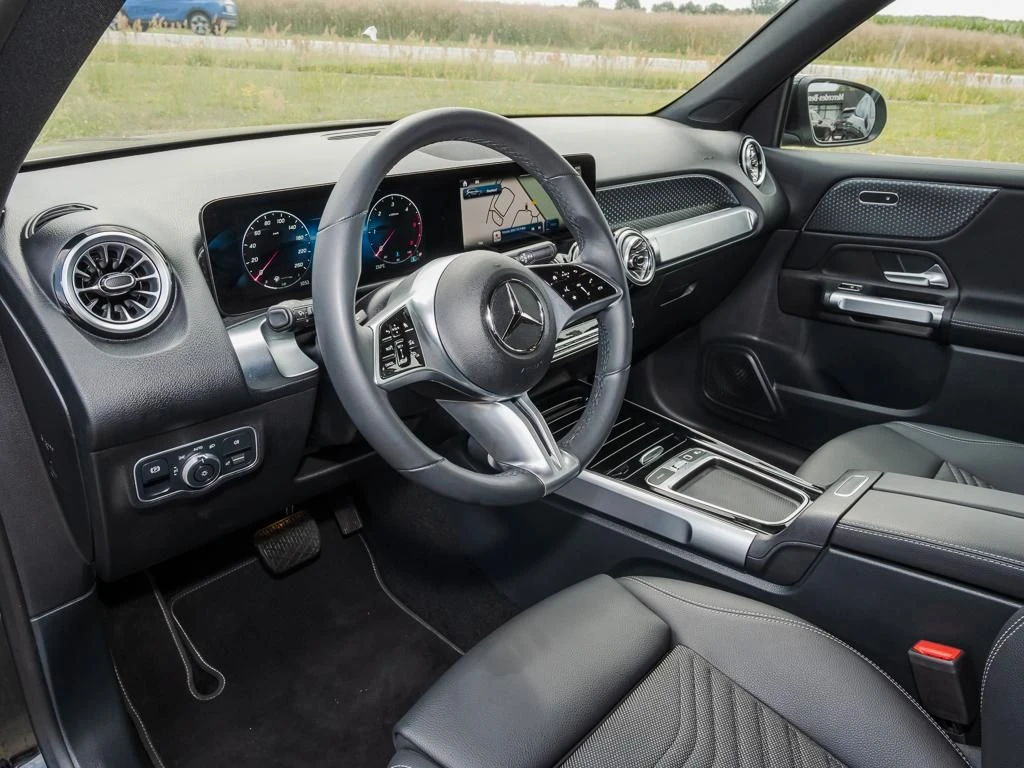Mercedes-Benz-GLB 200 d-image-8